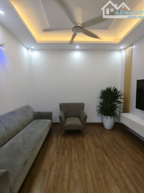 BÁN NHÀ PHỐ TRẠM - LONG BIÊN - 40.2M2 - GẦN HỒ ĐIỀU HÒA - KHÔNG KHÍ TRONG LÀNH - 6.17 TỶ - 2