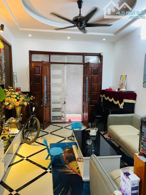 Bán nhà phố Khương Trung, 5 tầng, 30m2, ngõ nông, thoáng gần ô tô đỗ giá 8.3tỷ - 2