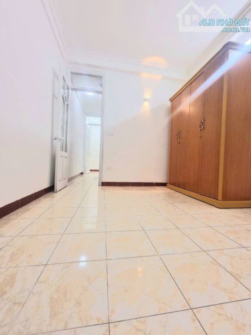 Bán nhà ngõ 59 Hoàng Cầu Ô tô qua nhà Ngõ thông Kinh doanh DT 39m 14 tỷ - 2