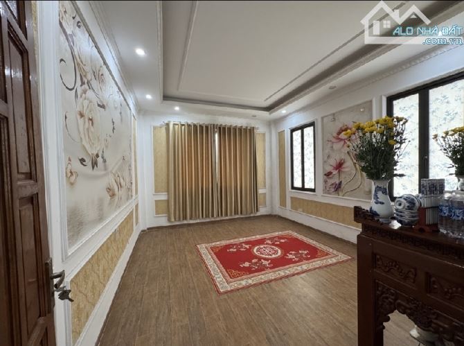 THẠCH BÀN – LÔ GÓC ĐẸP – NHÀ 5 TẦNG MỚI – Ô TÔ ĐỖ CỬA 🚗🌿  🏡 Diện tích 40m² - 2