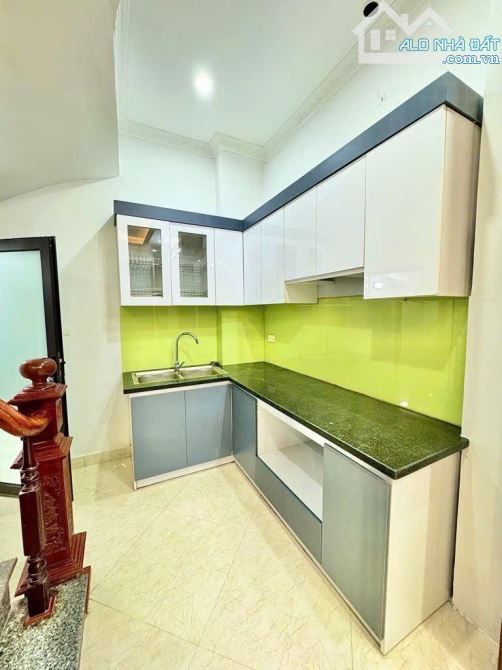 Siêu Hiếm Bán nhà Vũ Xuân Thiều - 5 tầng - xây mới - ngõ ô tô thông nhỉnh 5 tỷ - 3