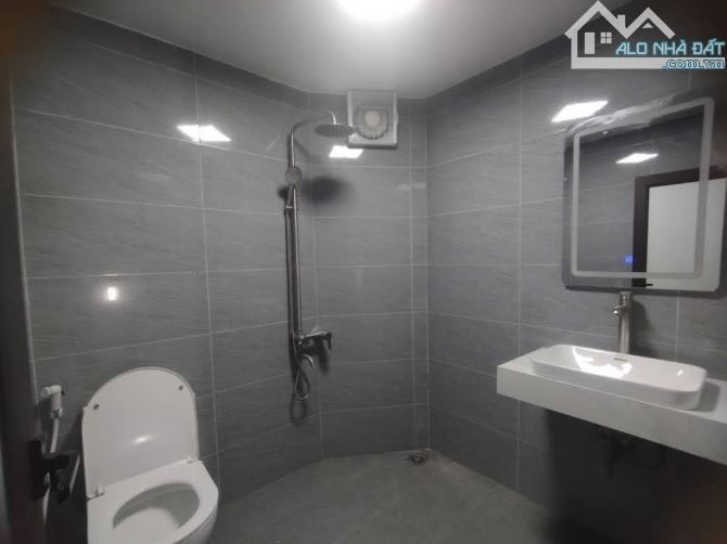Bán nhà Ô chợ dừa, khu phân tô tải đỗ cửa, diện tích 36.9m2, 4 tầng, 4m mặt tiền, giá 10T - 3