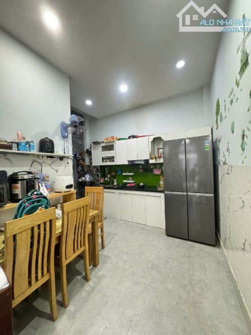 Nhà 4x9, 4 tầng, giá chỉ nhỉnh 5 tỷ xíu, gần đường Lê Trọng Tấn, Tân Phú, hẻm xe hơi - 3
