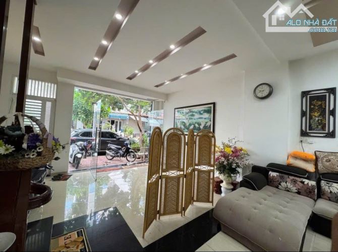 Nhà 3 tầng mặt tiền đường B5 KĐT Vĩnh Điềm Trung dt 102m2 đường 13m - 3