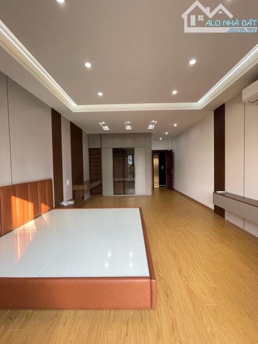 Chính chủ bán nhà phân lô bàn cờ- THANG MÁY- View 2 mặt thoáng- xây mới nội thất xịn - 3