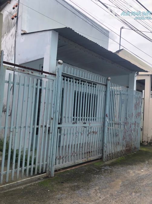 Chính chủ bán đất tặng nhà cũ ngay kp9 Tân phong chợ 26 - 3