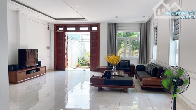 BIỆT THỰ 216M2 - NỘI THẤT CAO CẤP-VĨNH LỘC BÌNH CHÁNH - 3