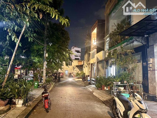 Nhà bán, Dt: 52 m2, Dt sàn: 135 m2 chỉ 8,2Tỷ, Đường Kha Vạn Cân, Linh Tây, Thủ Đức - 3