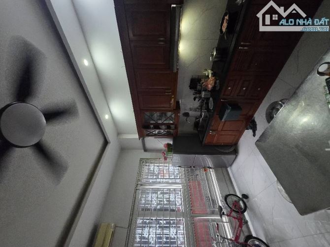 Bán Nhà Cầu Giấy - 30m2 - 5 Tầng - 8.5 Tỷ - Ô Tô Qua - Kinh Doanh - 3