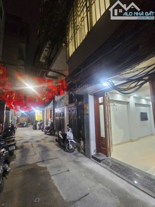 Phố Hoàng Hoa Thám, Nhà 33m2, 5 tầng, 8.2 tỷ, cách ô tô tránh dừng đỗ 20m - 3