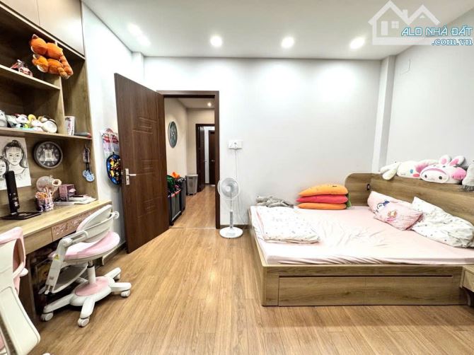 BÁN NHÀ 5 TẦNG MỚI ĐẸP-DT 61M2 6 PHÒNG NGỦ KHÉP KÍN- Đ NGUYỄN VĂN CÔNG - Nhà hiện trạng mớ - 3