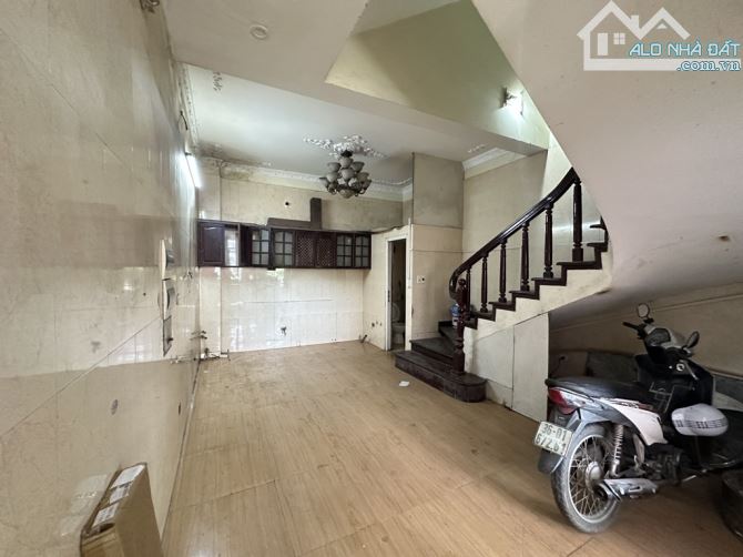 Bán nhà mặt phố Định Công, DT 45m2, MT 4.2m, vỉa hè, oto tránh, kinh doanh, chỉ 26 tỷ 5 - 3