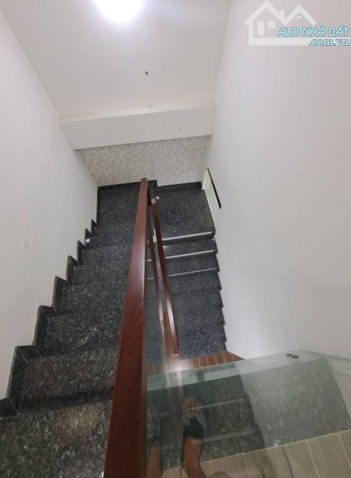 Bán căn nhà 1 trệt 2 lầu ô tô đậu cửa , hẻm cụt an ninh kế bên chợ Thủ Đức,P Trường Thọ - 3