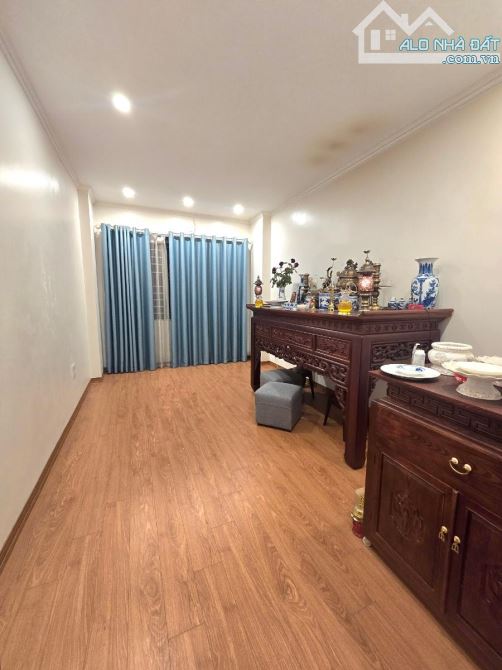 BÁN NHÀ THẠCH BÀN LONG BIÊN 32M 5T MT 3,2M GIÁ 5,6 TỶ - 3
