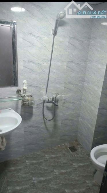 Cho thuê nhà ngõ ô tô Khương Trung, 3.5 tầng x 42m2, 3 ngủ, 3 vệ sinh, 12 Triệu - 3