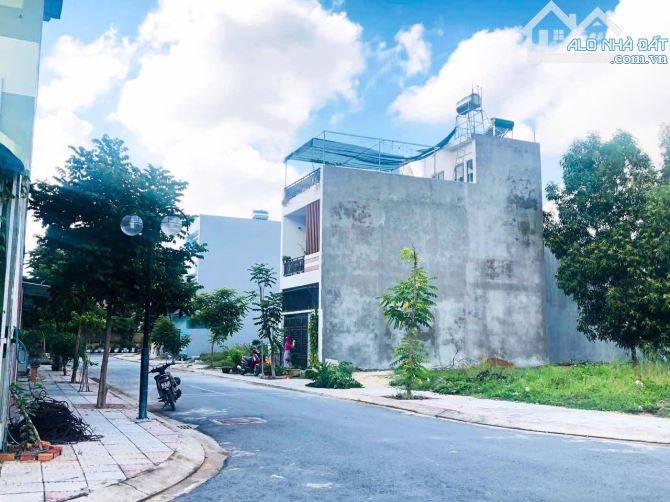 CẮT LỖ LÔ ĐẤT QUẬN 9 100M2-MẶT TIỀN 16M - NGAY TUYẾN VÀNH ĐAI 3-SỔ HỒNG SẴN- CHỈ 3TỶ - 3