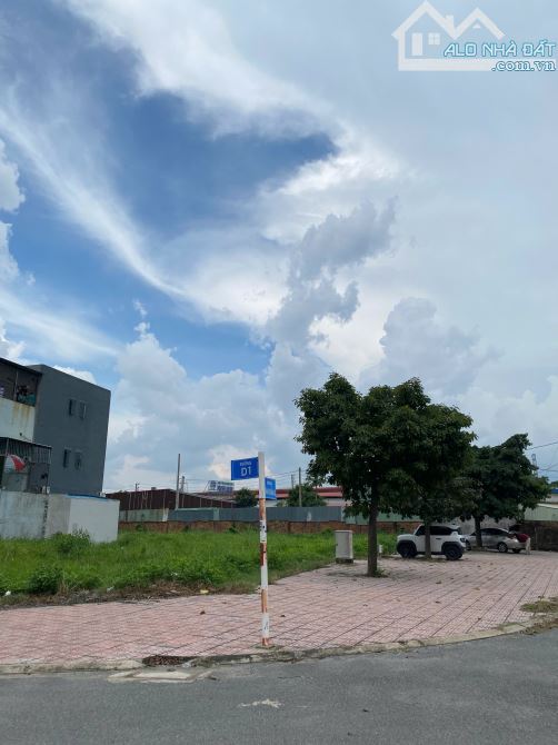 ANH/CHỊ ĐANG TÌM BĐS ĐẦU TƯ THÌ XEM NGAY VỊ TRÍ NÀY - LÔ 100M2 CÁCH SÂN BAY 15P DI CHUYỂN - 3