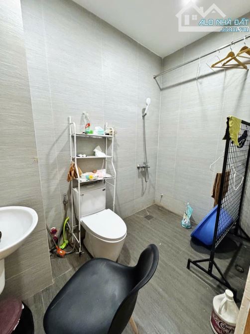 HẺM 8M PHÚ NHUẬN TRƯỜNG SA 86M2 THÔNG, NHÀ 4 TẦNG, NGANG 4.6M, 5PN, CHỈ NHỈNH 22 TỶ - 3