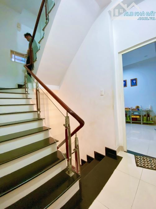 NHÀ 4 TẦNG BTCT – ĐƯỜNG SỐ 8, TRƯỜNG THỌ, THỦ ĐỨC – 90m² – XE HƠI ĐỖ CỬA CHỈ 7,9 TỶ.   🏡 - 3