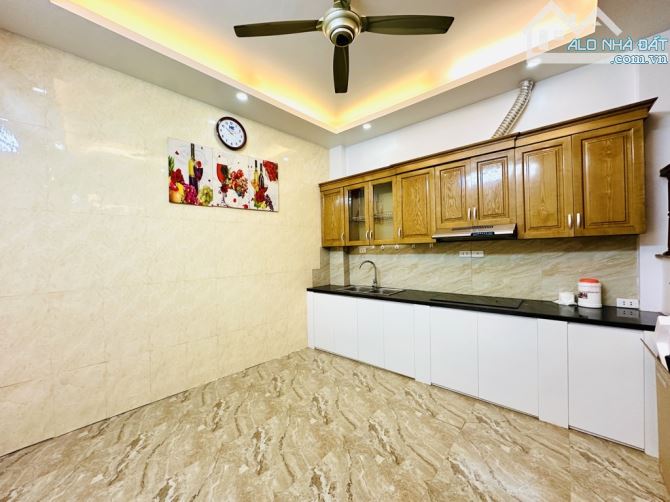 Bán nhà Cổ Linh - gara 2 ô tô - cách mặt phố Cổ Linh 30m - 5 tầng - 5 ngủ - 50m - 13.2 tỷ - 3