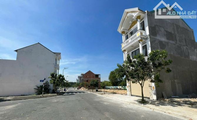 Đất Long Thành, mặt tiền 24m, ngay Sân Bay, sổ sẵn sang tên, chỉ 900tr - 3