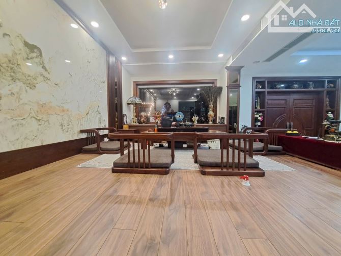 CẦN BÁN GẤP BIỆT THỰ VIP HÀ ĐÔNG,LÔ GÓC -CÓ HẦM -VIEW VƯỜN HOA,DT 180M -4  TẦNG. - 2