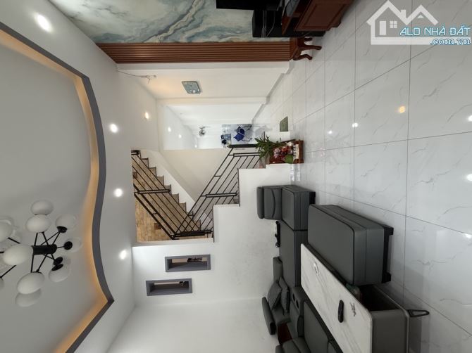 Nhà 2 tầng - 7.4 tỷ - 170m2 - Cạnh chợ Cầu Gò Vấp - 2 mặt tiền hẻm oto - Diện tích: 6.3m x - 3