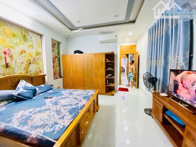 CHỈ 11 TỶ - TỈNH LỘ 10 - SIÊU PHẨM CĂN GÓC, 2 MT HẺM XE HƠI THÔNG THOÁNG - 120M2 -l - 3