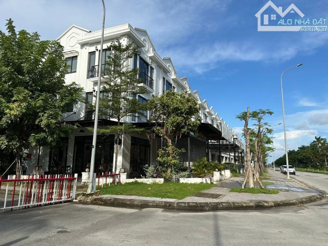 Cần bán Shophouse Royal Park 3 mặt tiền đường chínH LÊ ĐỨC ANH - đường 60M - Giá chỉ 8,xty - 3