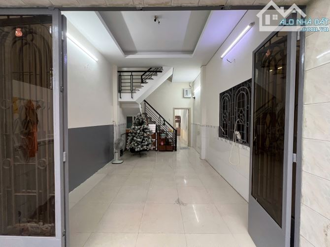 Bán nhà mặt phố tại Cách Mạng Tháng Tám, 104.6 m2, 4PN, 4WC, Quận 3, HCM - 3