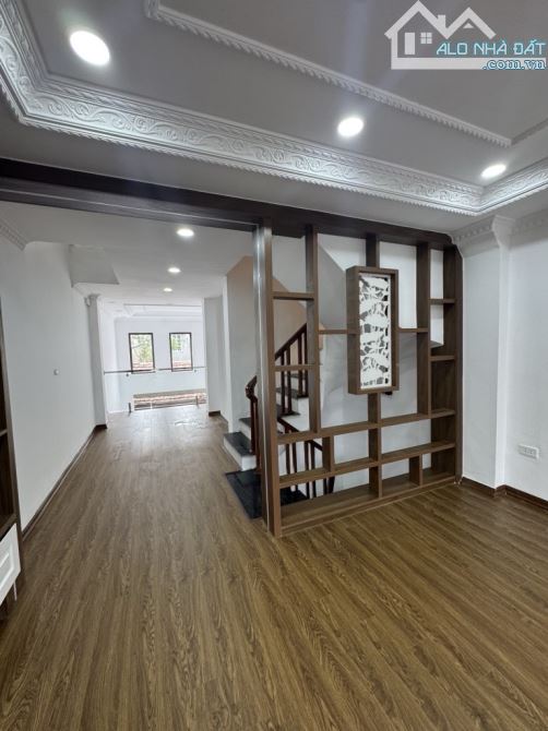 Nhà riêng 6 tầng, 56m2, 6PN, 7WC, thang máy, nội thất cơ bản. Mặt tiền 4m, ngõ rộng 2 - 3
