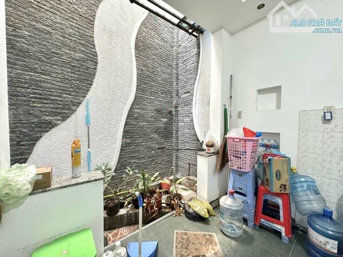 BÁN NHÀ MẶT TIỀN NGUYỄN THỊ HUỲNH - PHÚ NHUẬN -  3 TẦNG  - 4M × 19M - 19.X TỎI - 3