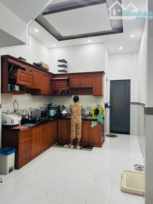 Bán gấp nhà 3 tầng,72m2 sát bên chợ Xóm Mới,P.16,Gò Vấp:nhỉnh 5 tỷ - 3