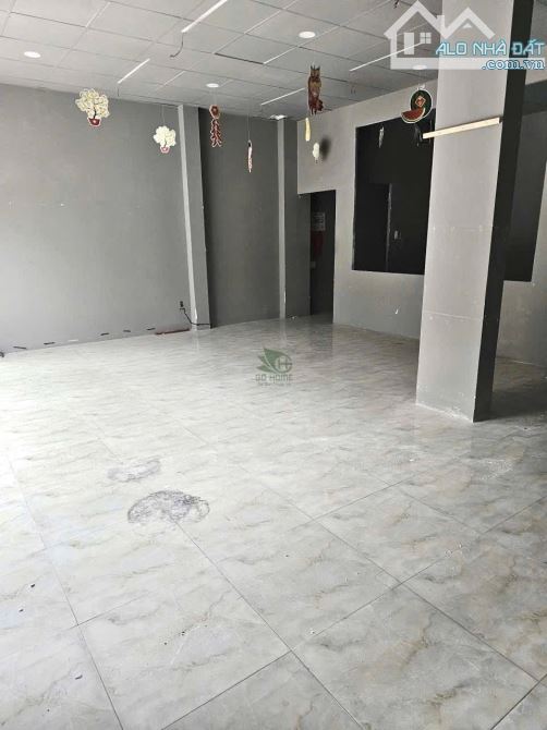 CHO THUÊ MẶT BẰNG ÔM GÓC NGÃ TƯ TRUNG TÂM THÀNH PHỐ 80m2  MỚI GIÁ 30 TRIỆU/ THÁNG - 3