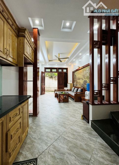 🏡 Nhà Đẹp Phố Trạm – 30m² – 5 tầng – Mặt tiền 3,32m nở hậu 3,56m – Chỉ 7,3 Tỷ  🚗 Ngõ ô t - 3