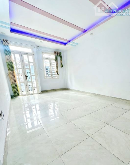 BÁN GẤP! NHÀ NGUYỄN VĂN CỪ, QUẬN 1 - 4 PHÒNG NGỦ - NỞ HẬU - CHỈ 8 TỶ! - 3
