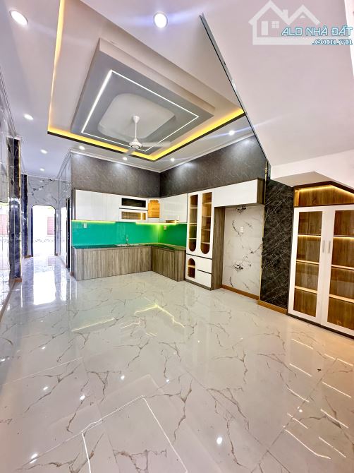 Nhà Dài 33m, Đường Liên Xã- Long Trạch. Sau Lưng Chợ Trung Thành. 4PN - 3
