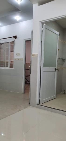 SÁT VÁCH QUẬN 1 - HẺM 1/ - 1 CĂN RA MT - NGÃ 4 HÀNG XANH - NGAY ĐH HUTECH - 50M2 - CHỈ 6.2 - 3