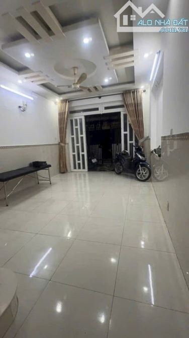 HẺM Ô TÔ - GẦN CÔNG VIÊN LÀNG HOA - NGAY QUANG TRUNG - 2 TẦNG - 4 x 13.2 - CHỈ 5.4 TỶ - 3