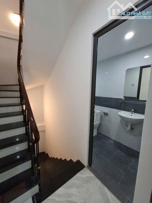 NHÀ ĐẸP Ở NGAY VÀI BƯỚC RA PHỐ, TT QUẬN ĐỐNG ĐA, TIỆN ÍCH BẠT NGÀN Linh Quang 22m, 5T, mt - 3