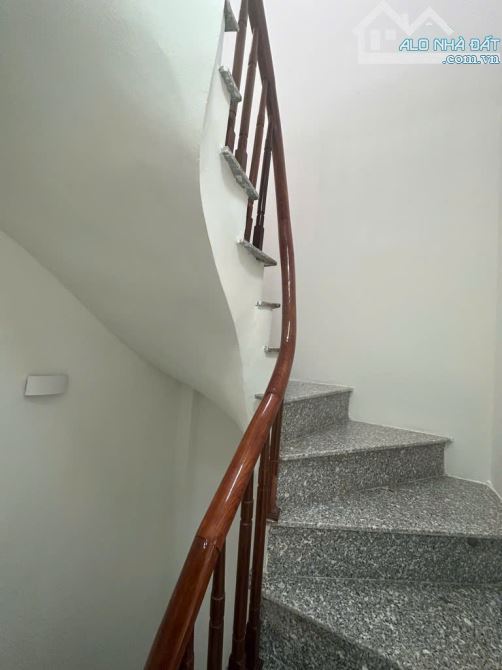 Bán căn nhà nhỏ xinh Vĩnh Hưng/ Đông Thiên, gần phố, ngõ 3 gác, 4 tầng SỔ RIÊNG hơn 4 tỷ - 3