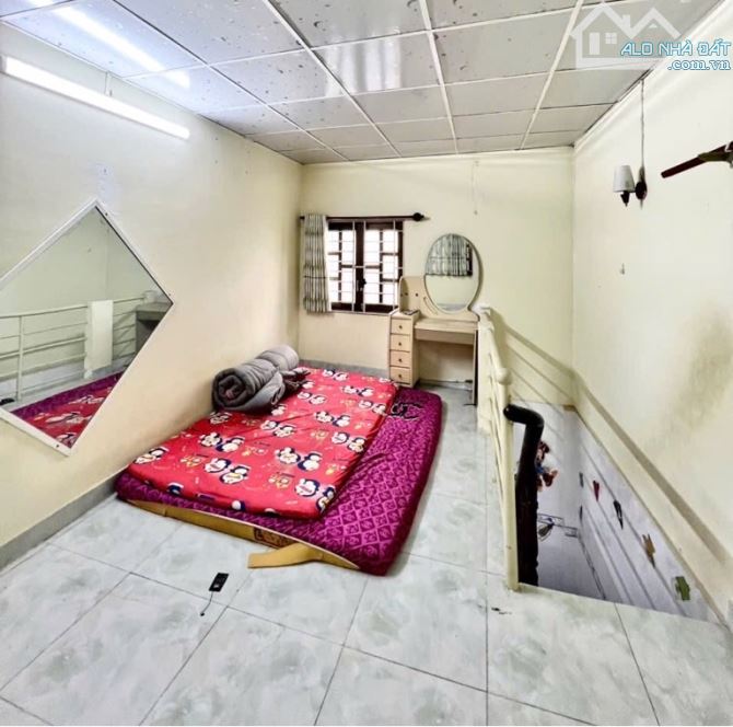 Bán nhà 2 tầng, 26m² (3.2x8) Lê Đình Cẩn, Sát khu VIP Tên Lửa, chỉ 990 triệu - 3