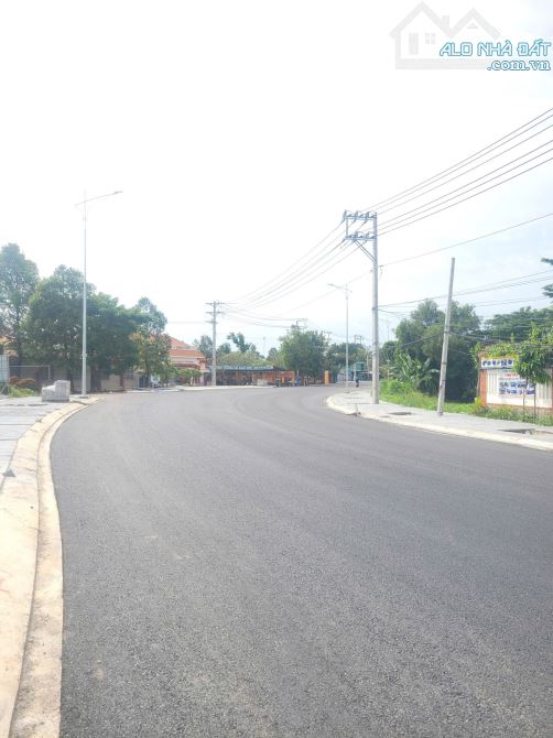 Bán đất tặng nhà cấp 4 MT đường p.Tân Bình Tp.Dĩ An chỉ 5ty700 TL M7658 - 4