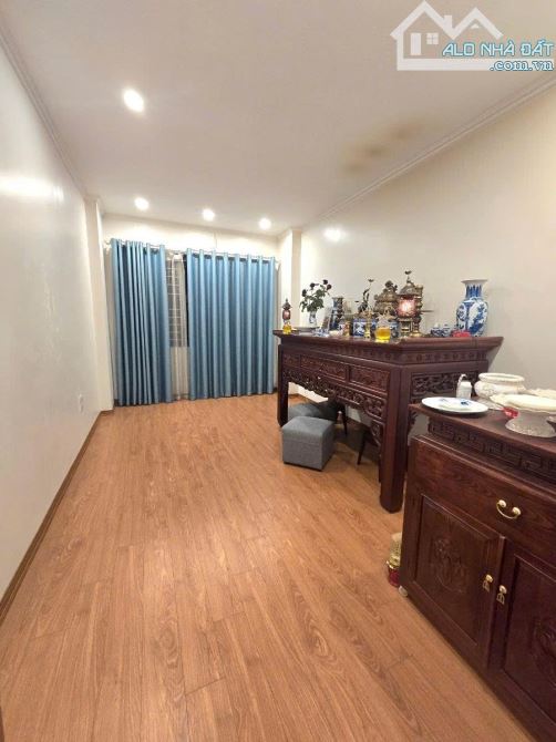 NHÀ MỚI 5 TẦNG PHỐ THẠCH BÀN - LONG BIÊN - DT 35M GIÁ 5,9 TỶ CÓ TL - NGÕ THÔNG GẦN PHÓ. - 4