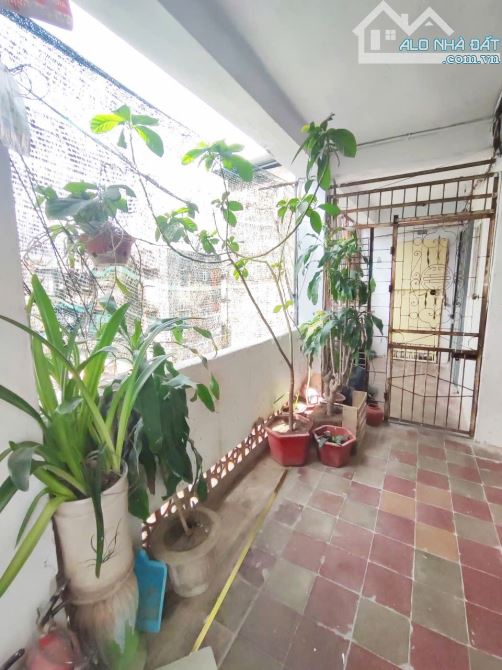 Bán nhà ô tô đỗ cửa Tân mai - Hoàng Mai - 70 m2 - 3 ngủ - 3,65 tỷ ,giá rẻ - 4
