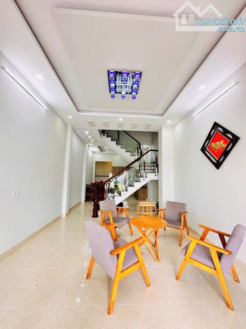 Nhà 1 Trệt 3 Lầu , đường 10M , 4M x 15M sổ hồng riêng Q12 - 4