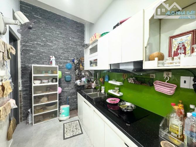 Nhà 4x9, 4 tầng, giá chỉ nhỉnh 5 tỷ xíu, gần đường Lê Trọng Tấn, Tân Phú, hẻm xe hơi - 4