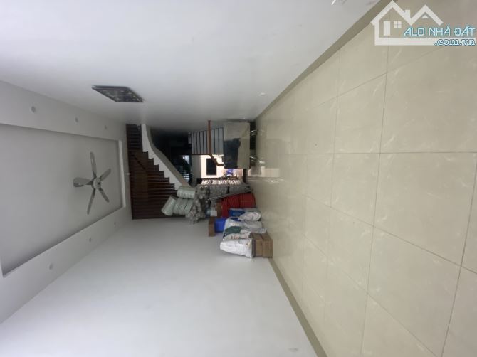 Cần bán căn nhà 4 tầng Hoa Lâm - Long Biên - mặt phố kinh doanh - Đ - 4