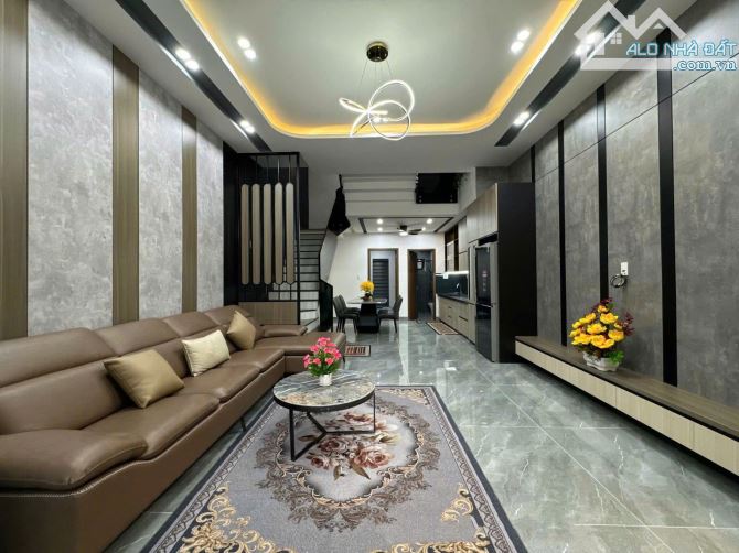 NHÀ PHỐ MỚI XÂY - TẶNG FULL NỘI THẤT - 2ty7 hẻm 8m - 4
