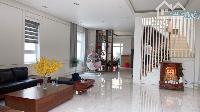 BIỆT THỰ 216M2 - NỘI THẤT CAO CẤP-VĨNH LỘC BÌNH CHÁNH - 4